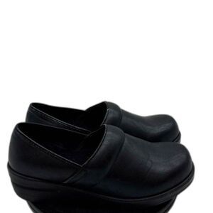 NIB Women's Savvy Black Slip Resistant Slip On Nursing Clogs Size 10